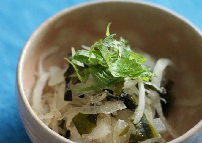 Macrobiotic ^^ Onion and Wakame Seaweed Tossed with Plum Vinegar